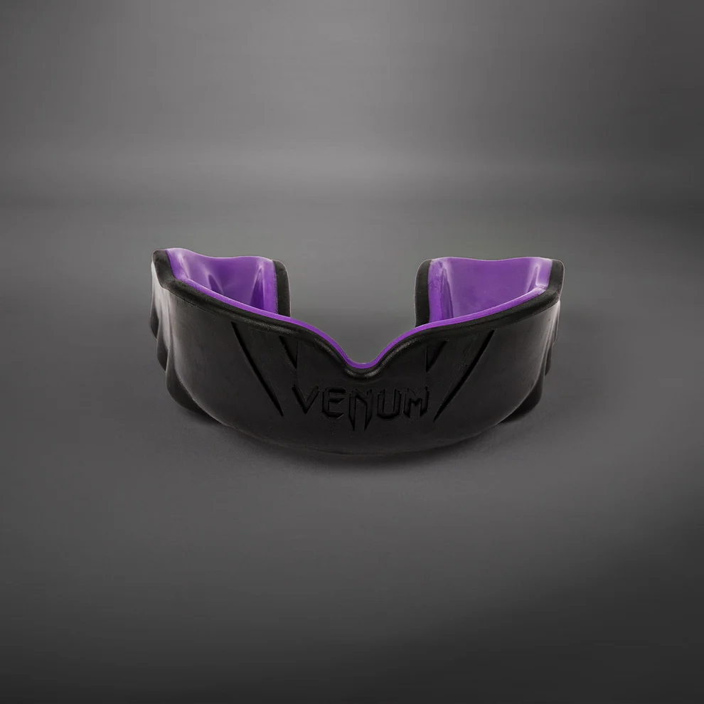 Капа VENUM CHALLENGER - черно-фиолетовый