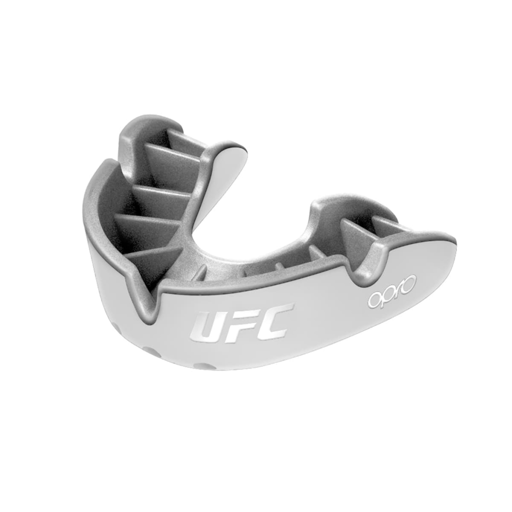 Капа Opro UFC уровня Silver, белая Капа Opro UFC уровня Silver, белая