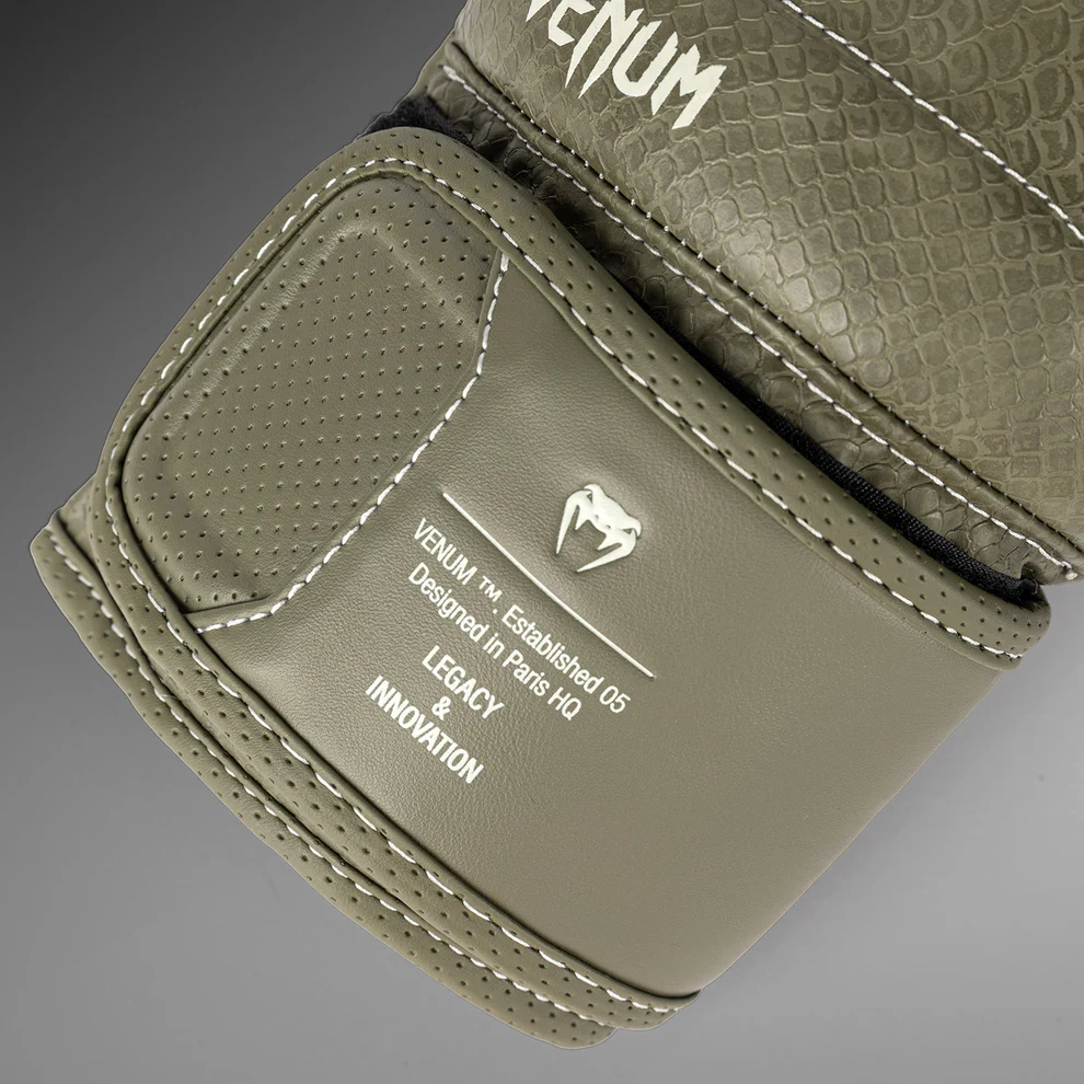 Боксерские перчатки Venum Impact Evo Scales