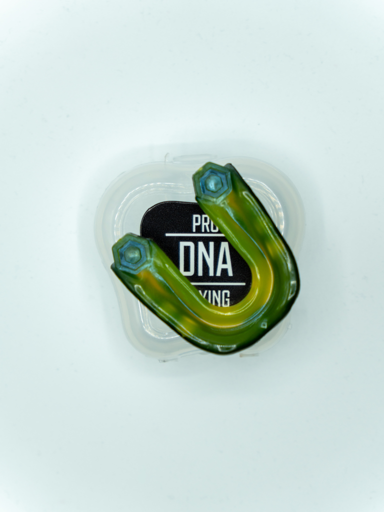 Капа DNA PRO BOXING, черно-желтая