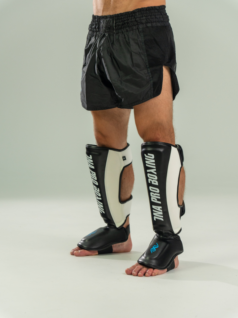 Защита голени DNA PRO BOXING MTRX, черно-белый Защита голени DNA PRO BOXING MTRX, черно-белый