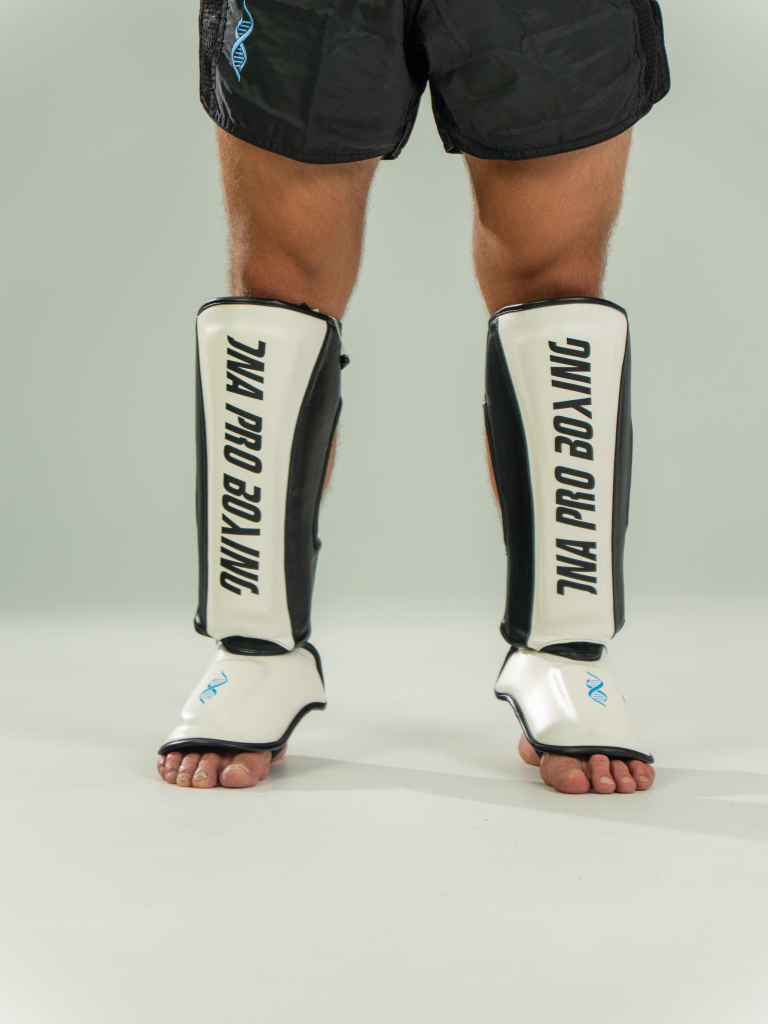 Защита голени DNA PRO BOXING MTRX, бело-черный Защита голени DNA PRO BOXING MTRX, бело-черный