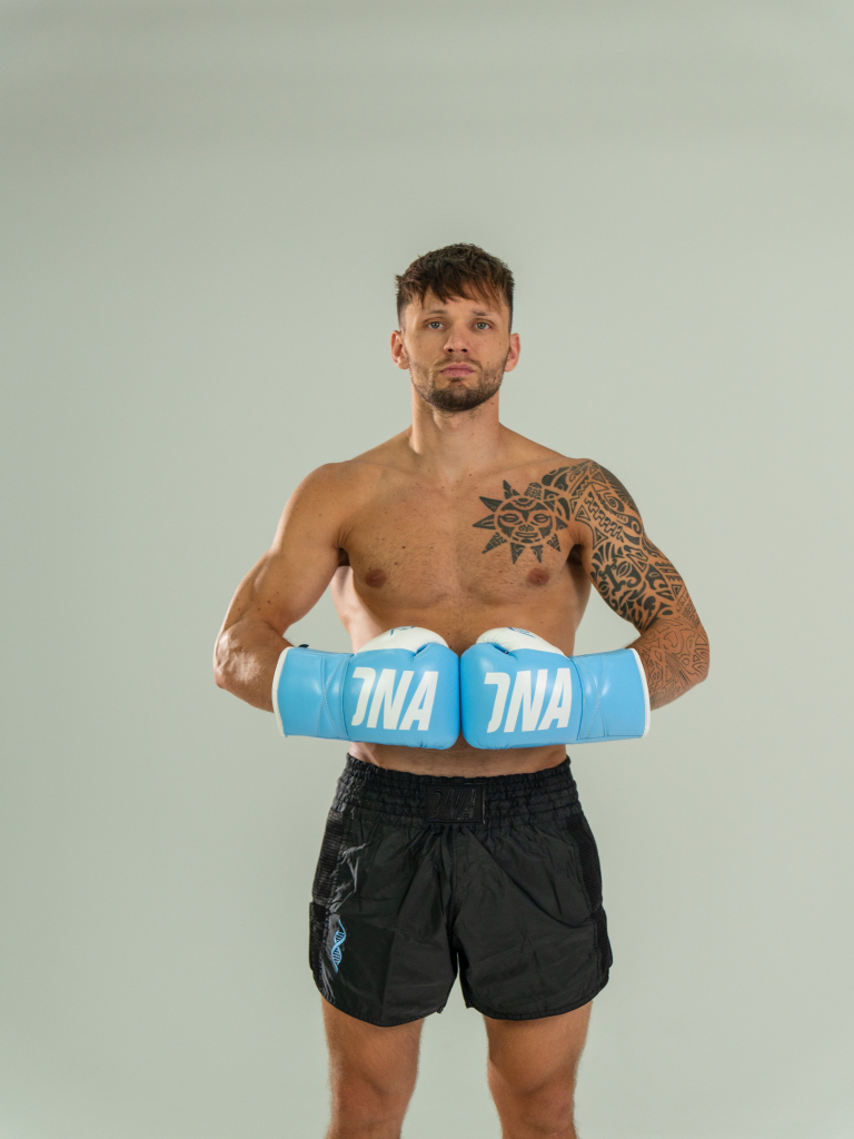 Боксерские перчатки DNA PRO BOXING X-LINE, голубые Боксерские перчатки DNA PRO BOXING X-LINE, голубые