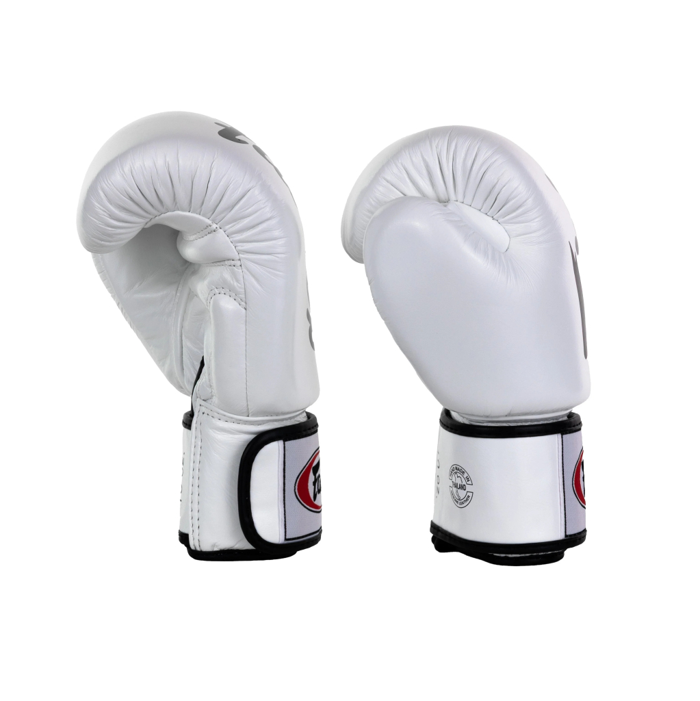 Боксерские перчатки Fairtex BGV19 Deluxe Tight Fit, белые Боксерские перчатки Fairtex BGV19 Deluxe Tight Fit, белые