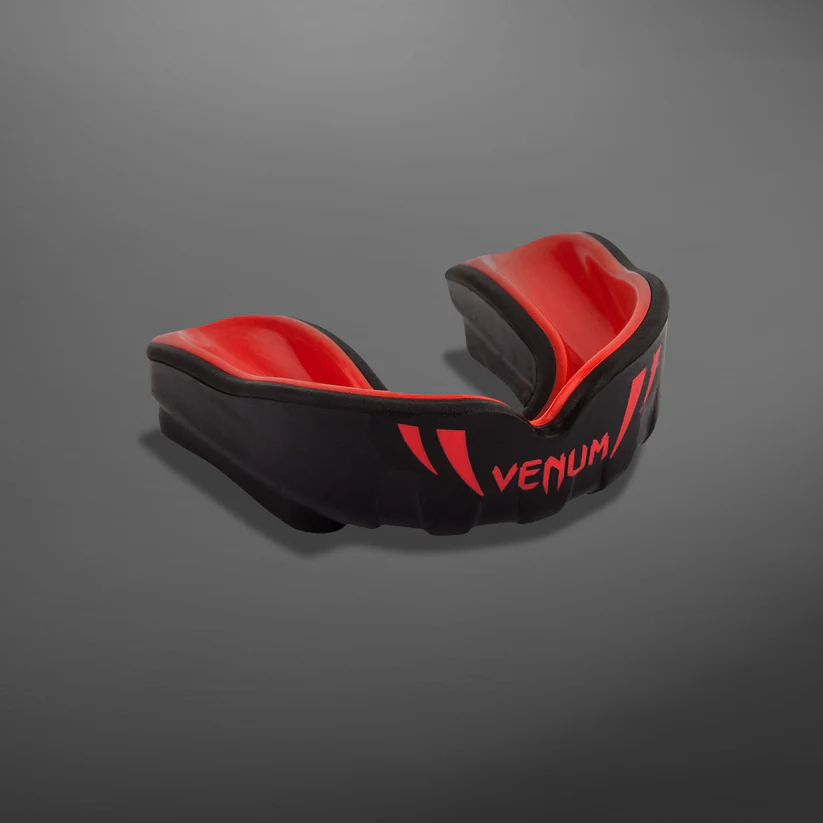 Капа Venum Challenger Kids- черно-красная Капа Venum Challenger Kids- черно-красная