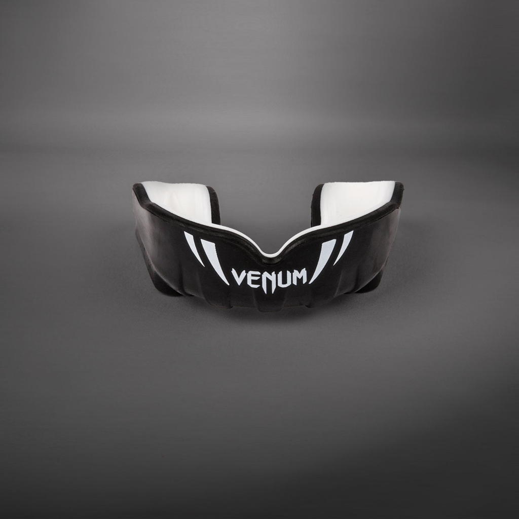 Капа VENUM CHALLENGER KIDS - черно-белый Капа VENUM CHALLENGER KIDS - черно-белый