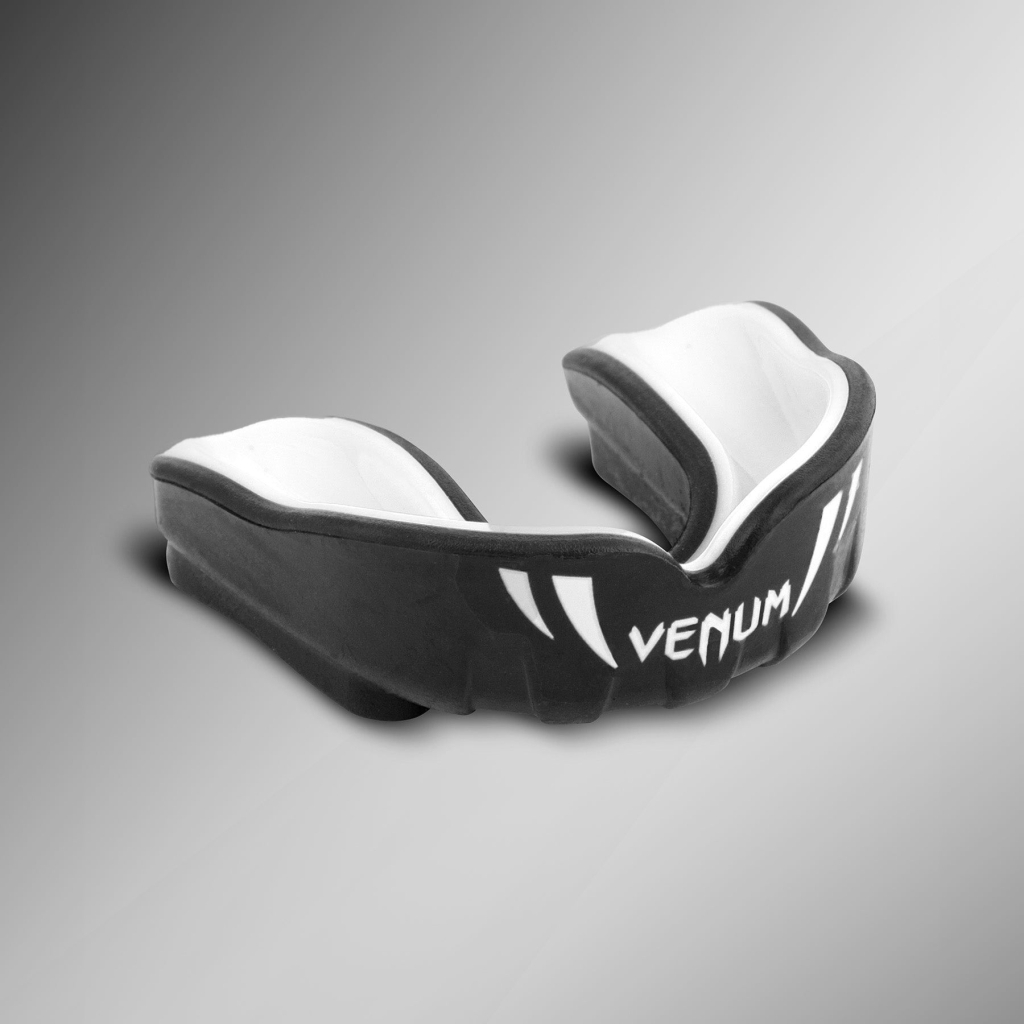Капа VENUM CHALLENGER KIDS - черно-белый Капа VENUM CHALLENGER KIDS - черно-белый