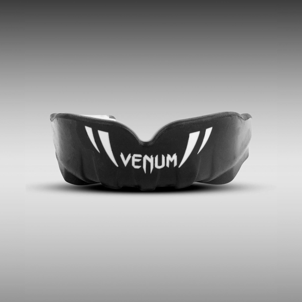 Капа VENUM CHALLENGER KIDS - черно-белый Капа VENUM CHALLENGER KIDS - черно-белый