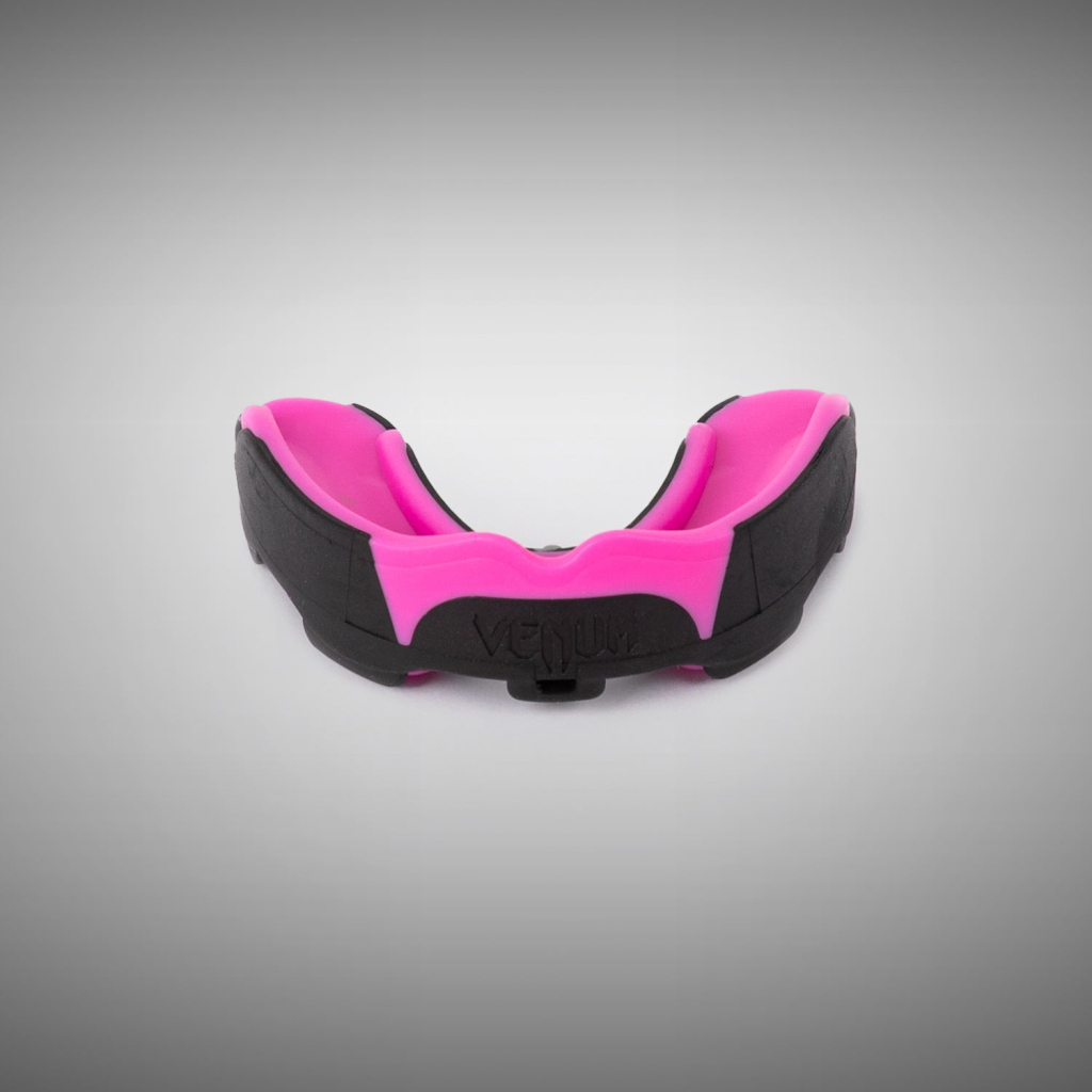 Капа VENUM PREDATOR - черно-розовый Капа VENUM PREDATOR - черно-розовый