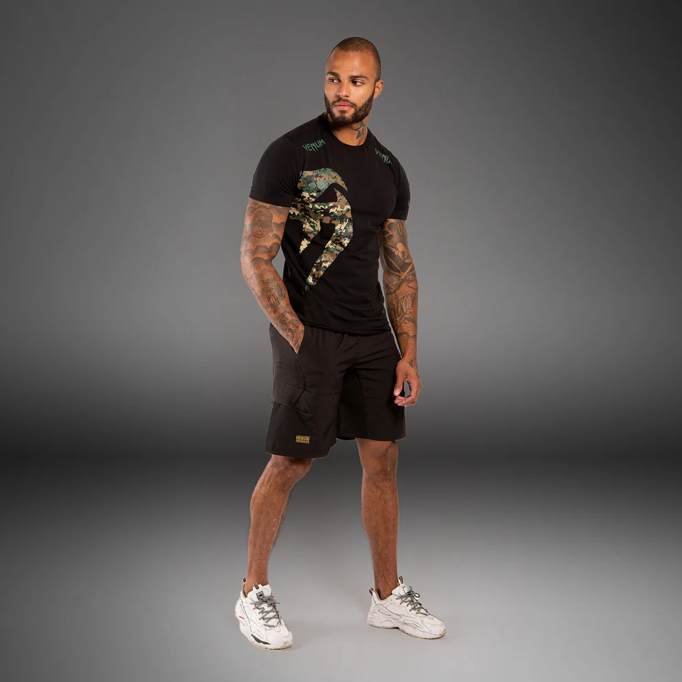 Футболка Venum Original Giant Black/Forest-Camo