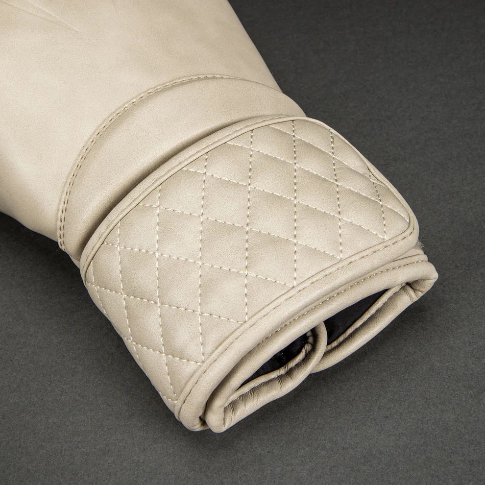 Боксерские перчатки Venum Impact Classic Ivory