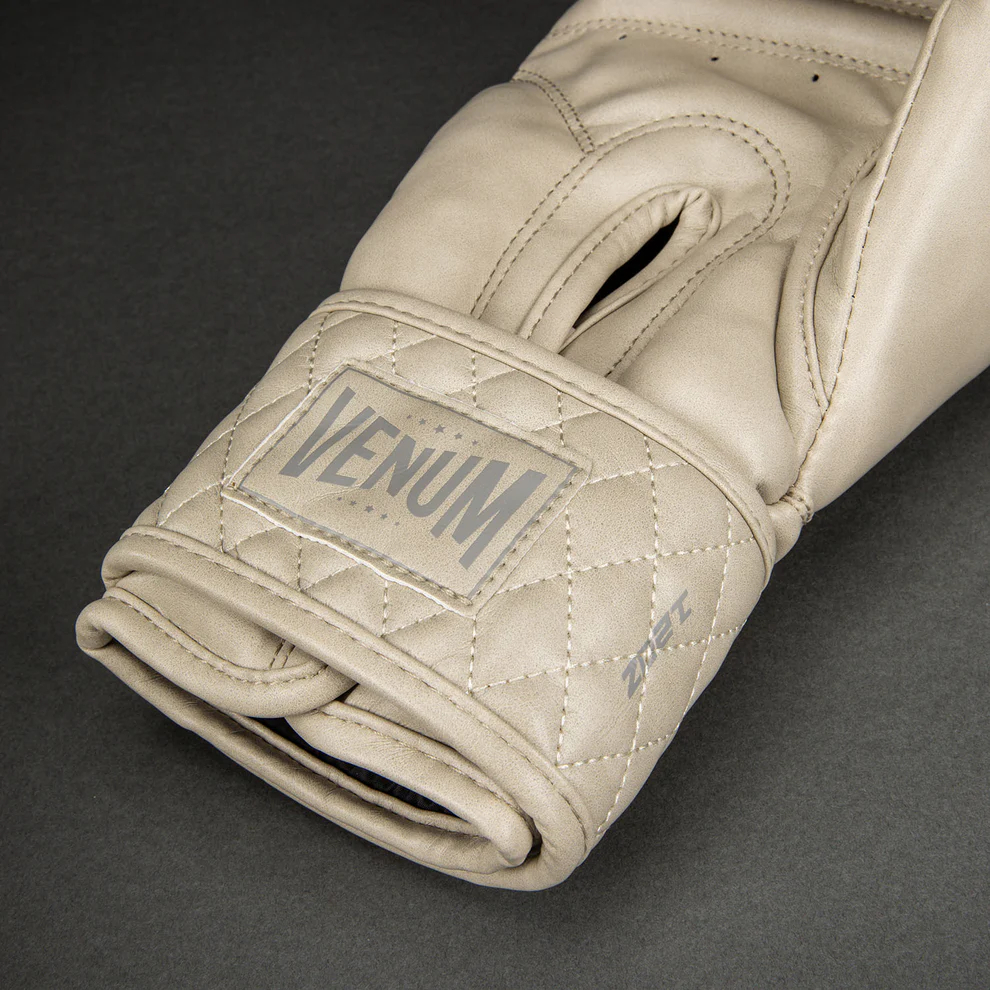 Боксерские перчатки Venum Impact Classic Ivory