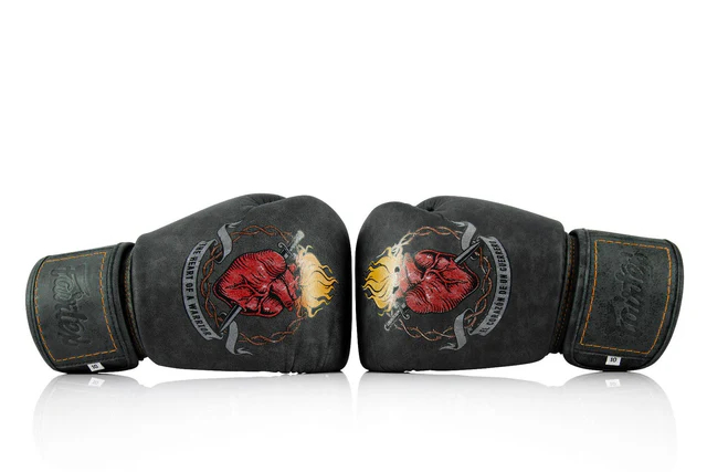 Боксерские перчатки Fairtex «The Heart of a Warrior» Боксерские перчатки Fairtex «The Heart of a Warrior»