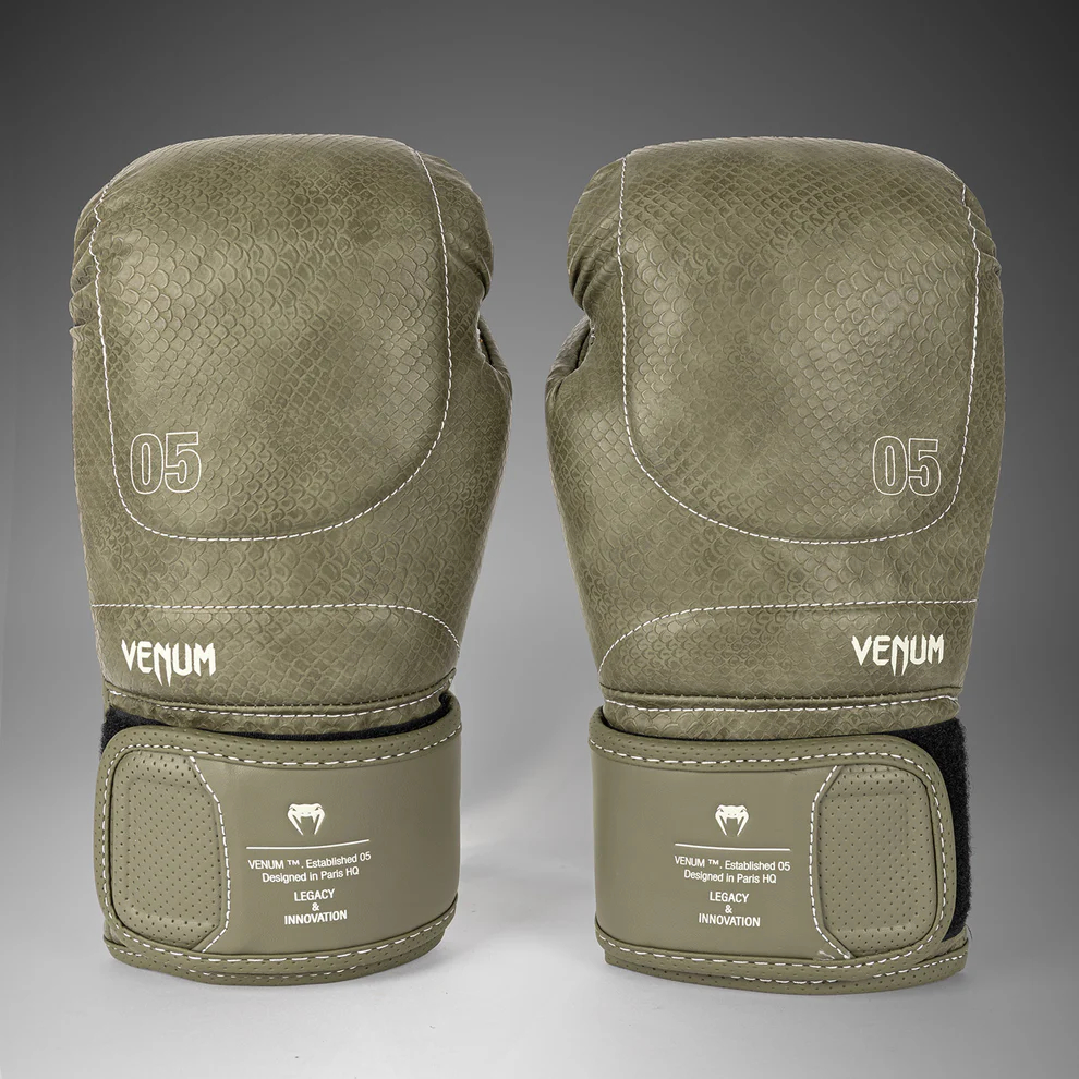 Боксерские перчатки Venum Impact Evo Scales