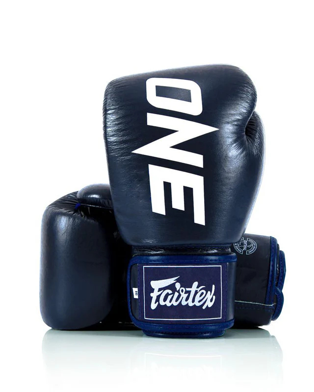 Боксерские перчатки ONE x Fairtex BGV1