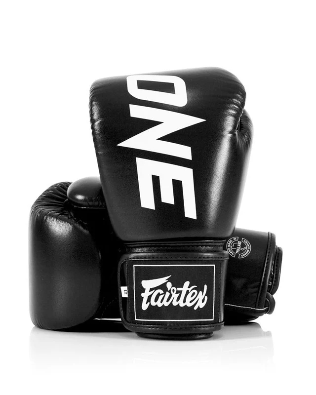 Боксерские перчатки ONE x Fairtex BGV1