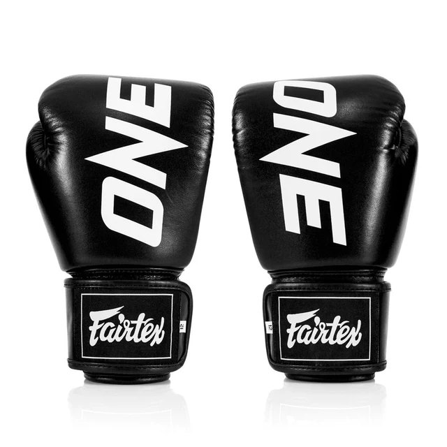 Боксерские перчатки ONE x Fairtex BGV1