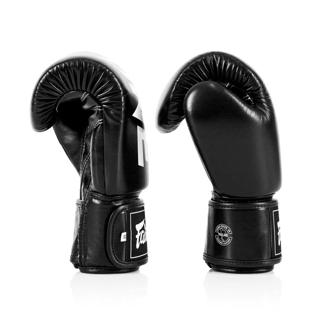 Боксерские перчатки ONE x Fairtex BGV1