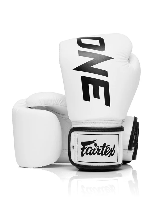 Боксерские перчатки ONE x Fairtex BGV1