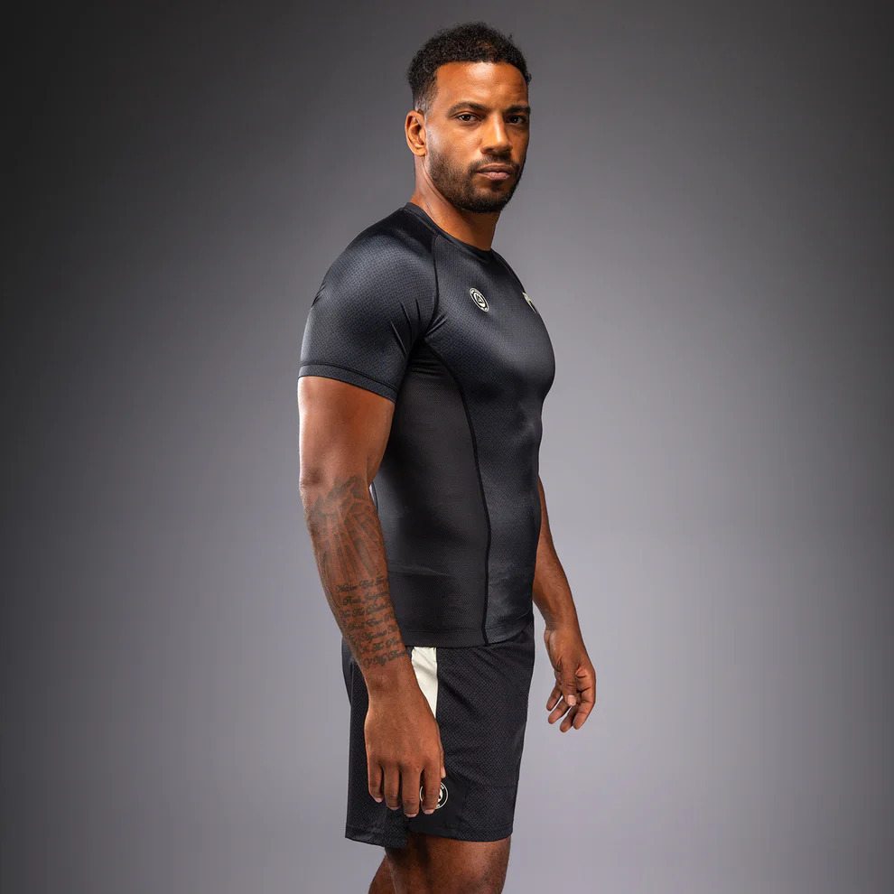Рашгард с коротким рукавом Venum x Roger Gracie Academy - Black Рашгард с коротким рукавом Venum x Roger Gracie Academy - Black
