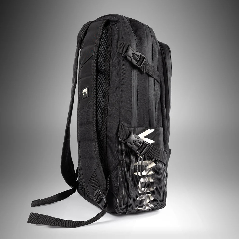 Рюкзак Venum Shockwave (20-25L)- Black