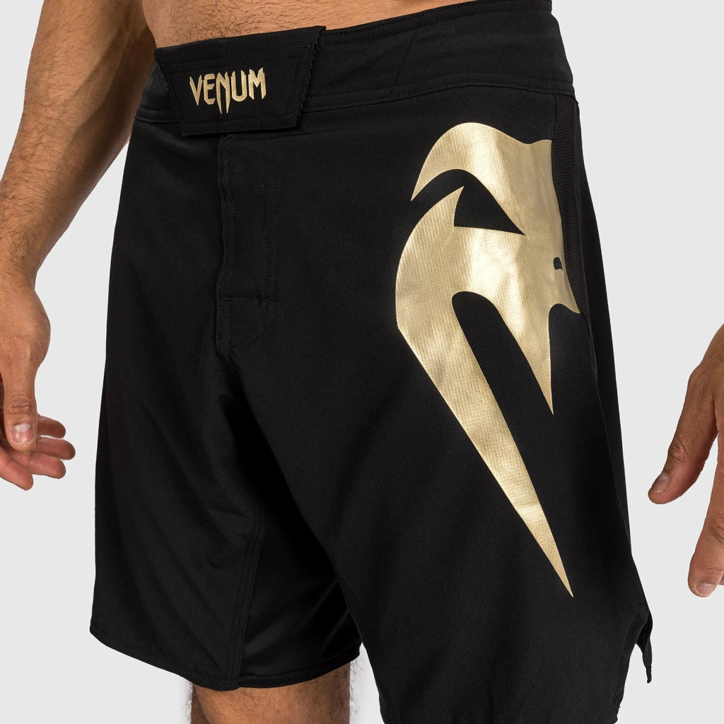 Шорты Venum Light 5.0 - Black/Gold Шорты Venum Light 5.0 - Black/Gold