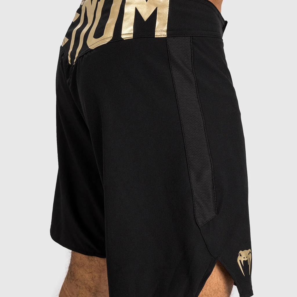 Шорты Venum Light 5.0 - Black/Gold Шорты Venum Light 5.0 - Black/Gold