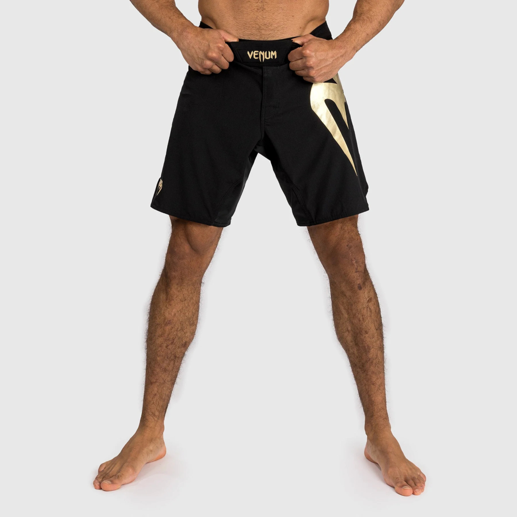 Шорты Venum Light 5.0 - Black/Gold Шорты Venum Light 5.0 - Black/Gold