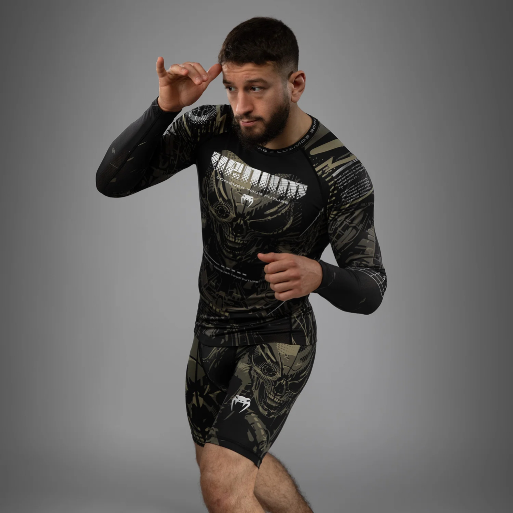 Рашгард Venum Invader Black/Sand Рашгард Venum Invader Black/Sand