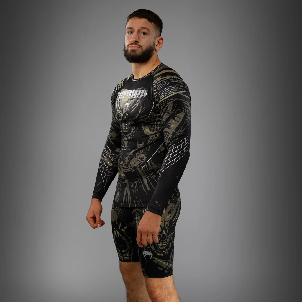 Рашгард Venum Invader Black/Sand Рашгард Venum Invader Black/Sand