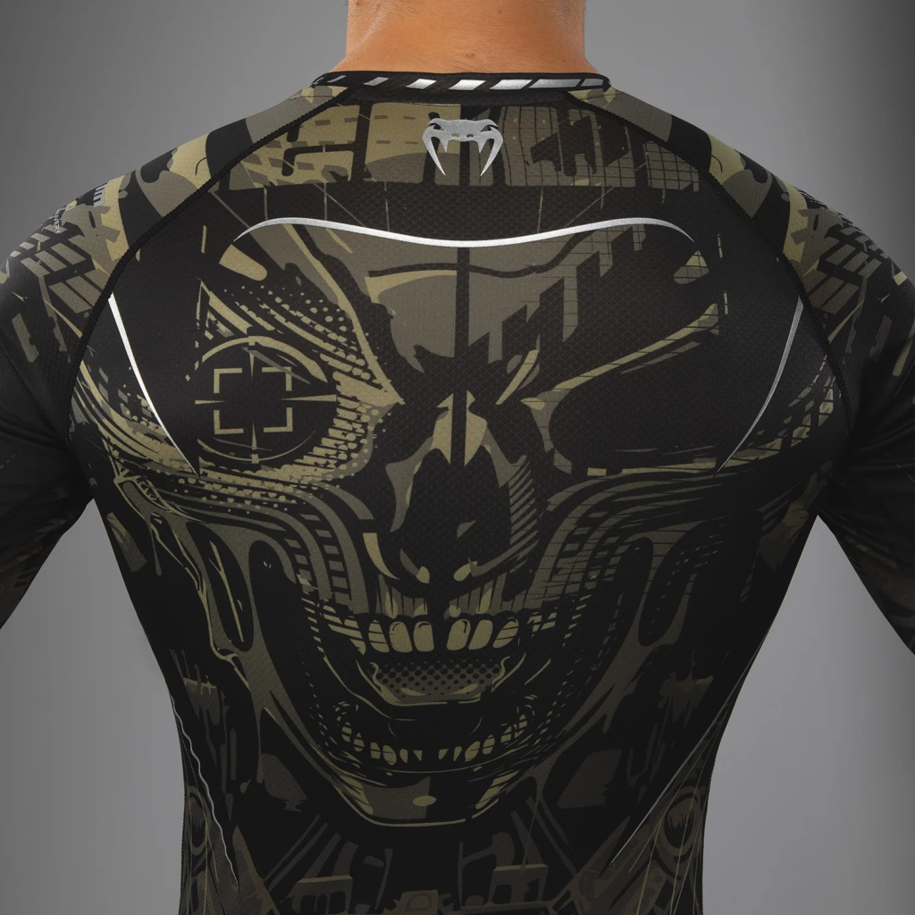 Рашгард Venum Invader Black/Sand Рашгард Venum Invader Black/Sand