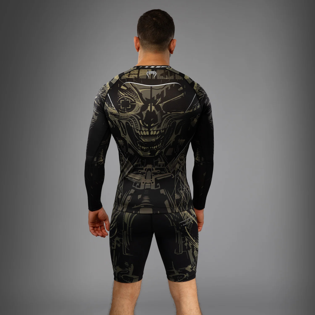 Рашгард Venum Invader Black/Sand Рашгард Venum Invader Black/Sand