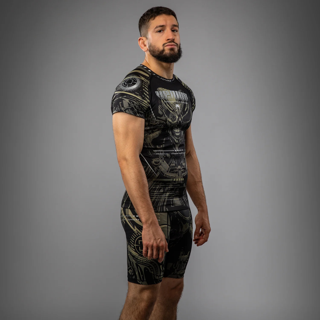 Рашгард Venum Invader Black/Sand Рашгард Venum Invader Black/Sand