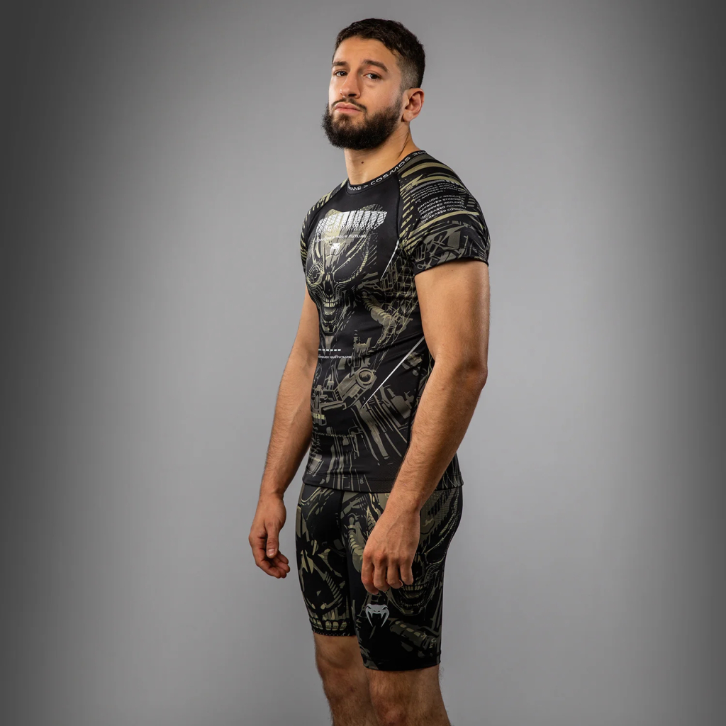 Рашгард Venum Invader Black/Sand Рашгард Venum Invader Black/Sand