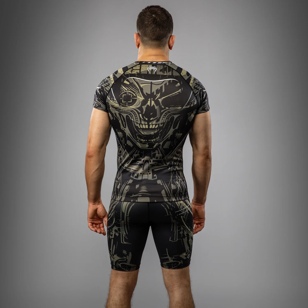 Рашгард Venum Invader Black/Sand Рашгард Venum Invader Black/Sand