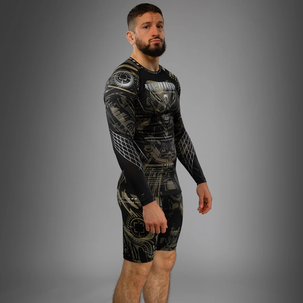 Рашгард Venum Invader Black/Sand Рашгард Venum Invader Black/Sand